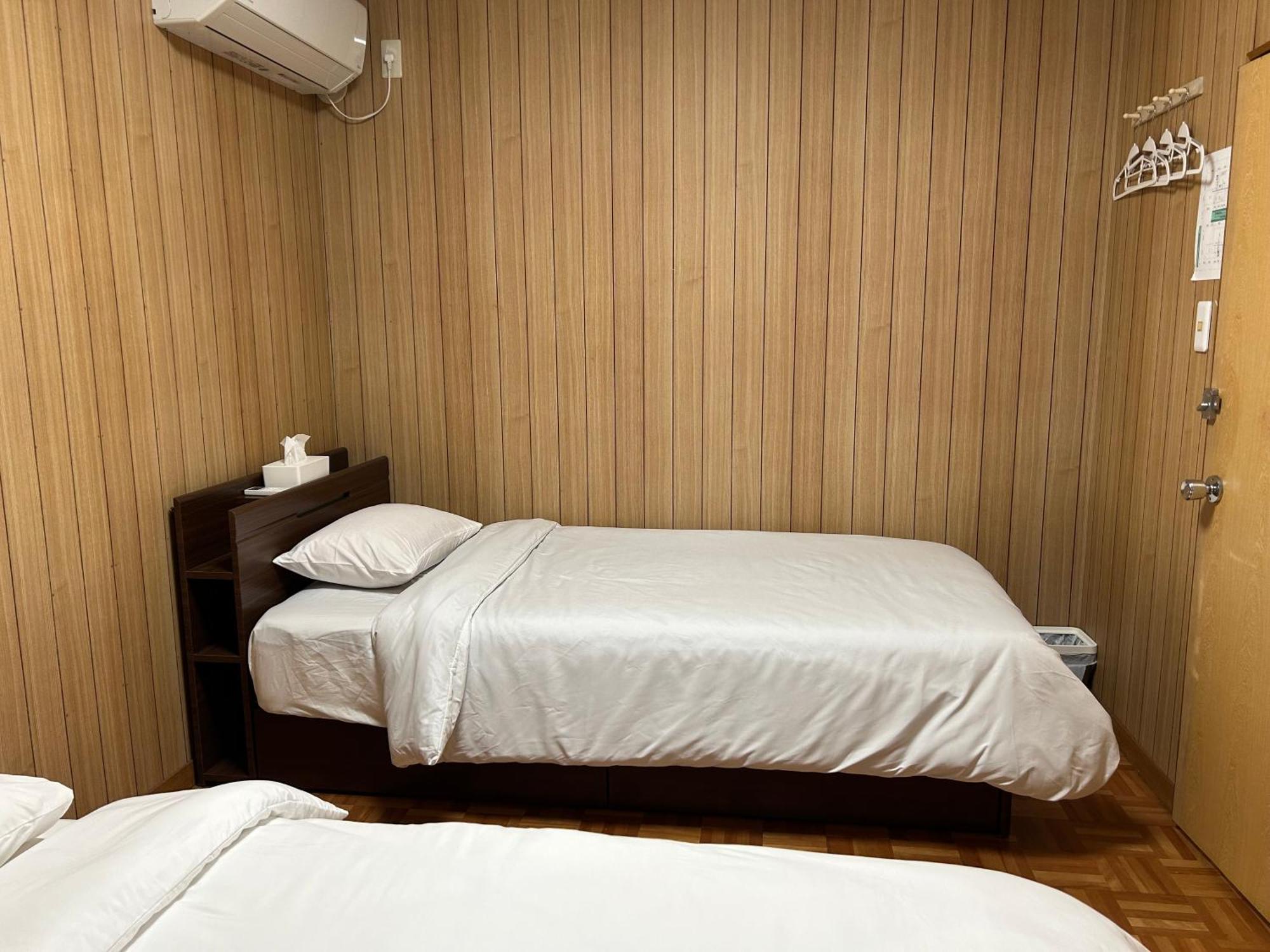 Kix House Waraku III 和楽三号館 Hotel Izumisano Buitenkant foto