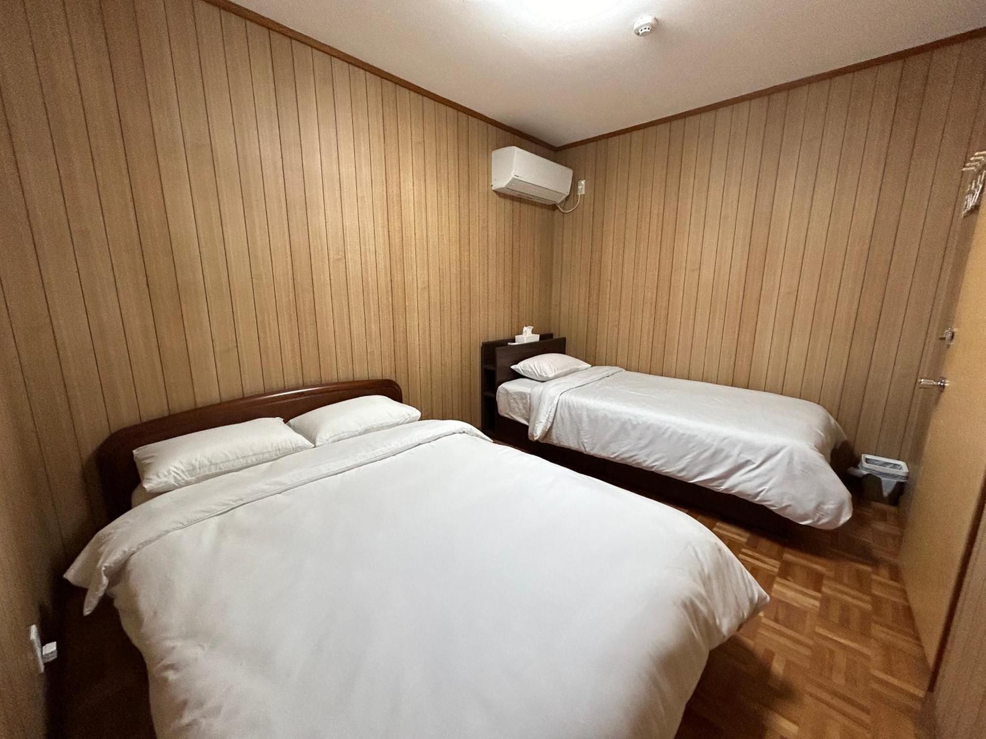 Kix House Waraku III 和楽三号館 Hotel Izumisano Buitenkant foto