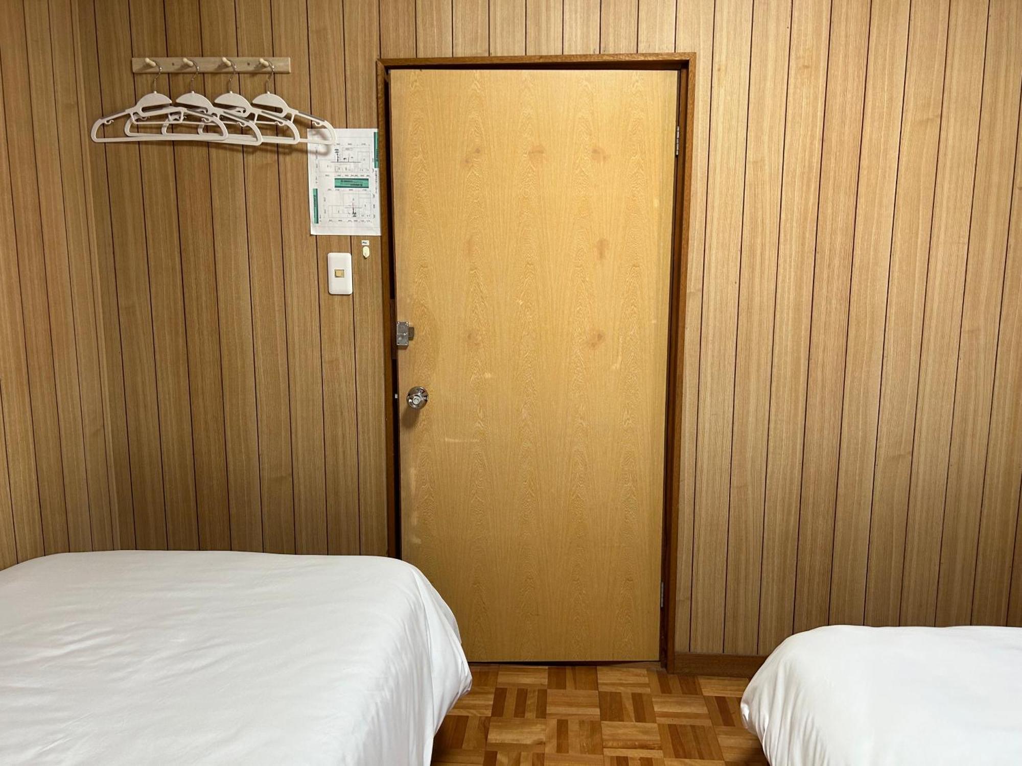 Kix House Waraku III 和楽三号館 Hotel Izumisano Buitenkant foto